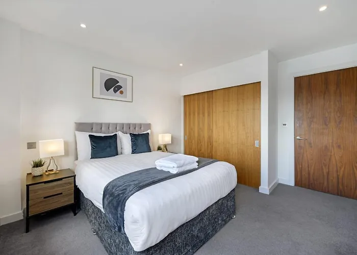 Host & Stay - Waterfront View
